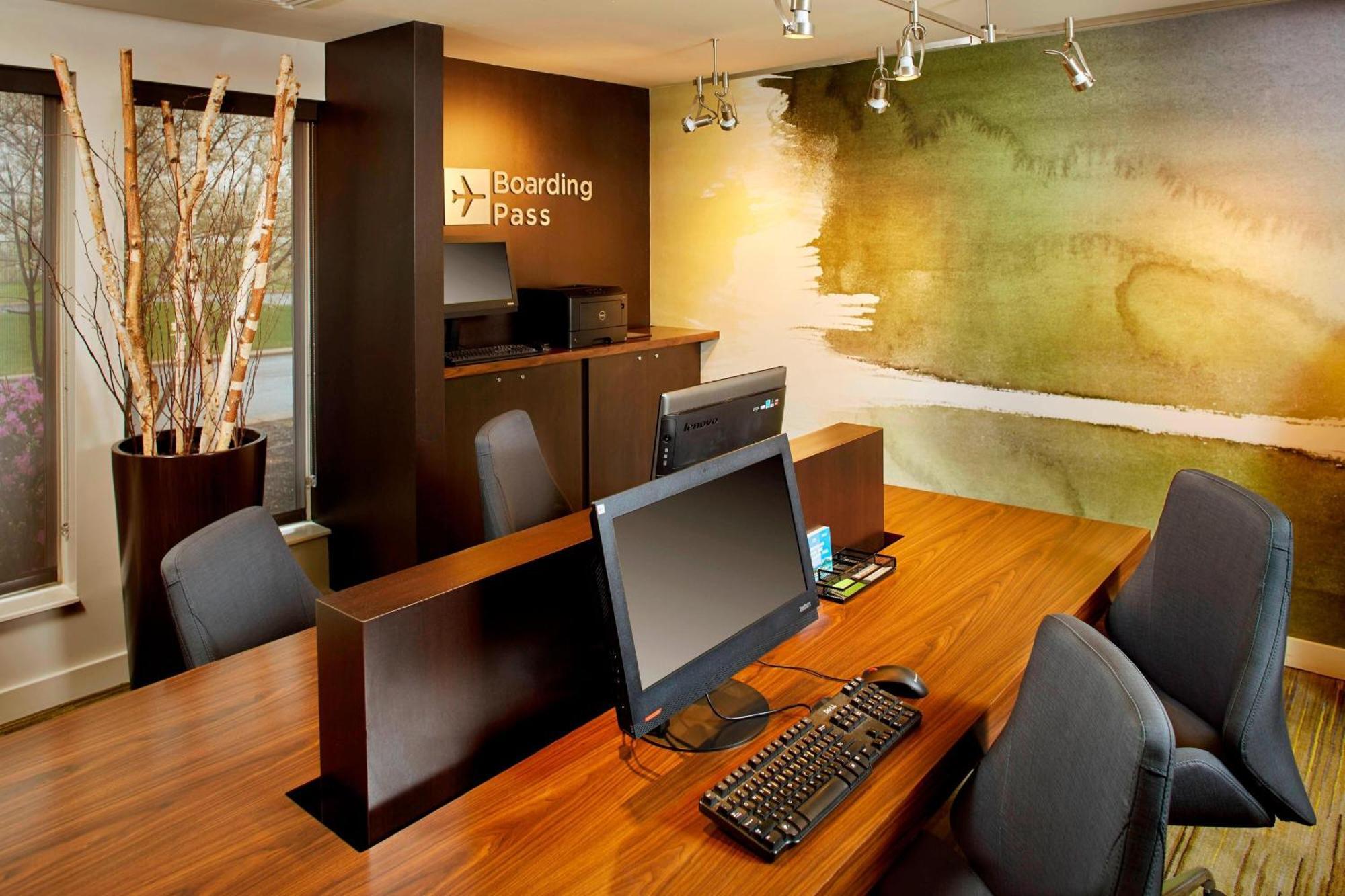 Courtyard By Marriott Lansing Otel Dış mekan fotoğraf