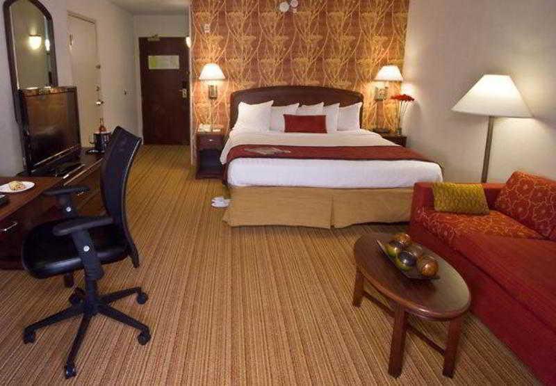 Courtyard By Marriott Lansing Otel Oda fotoğraf