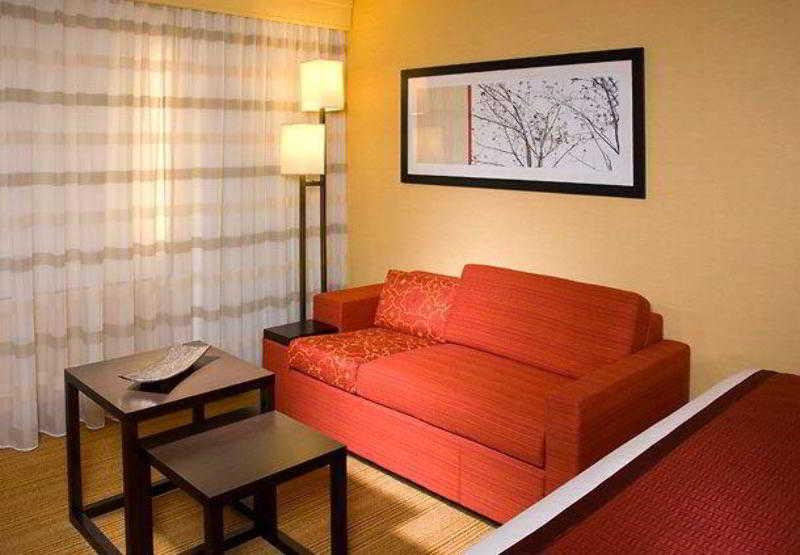 Courtyard By Marriott Lansing Otel Oda fotoğraf