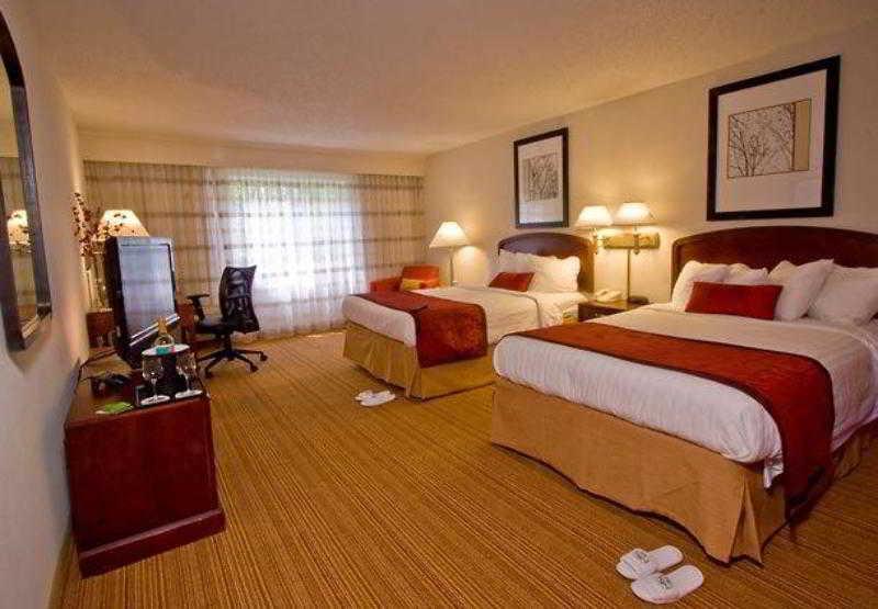Courtyard By Marriott Lansing Otel Oda fotoğraf