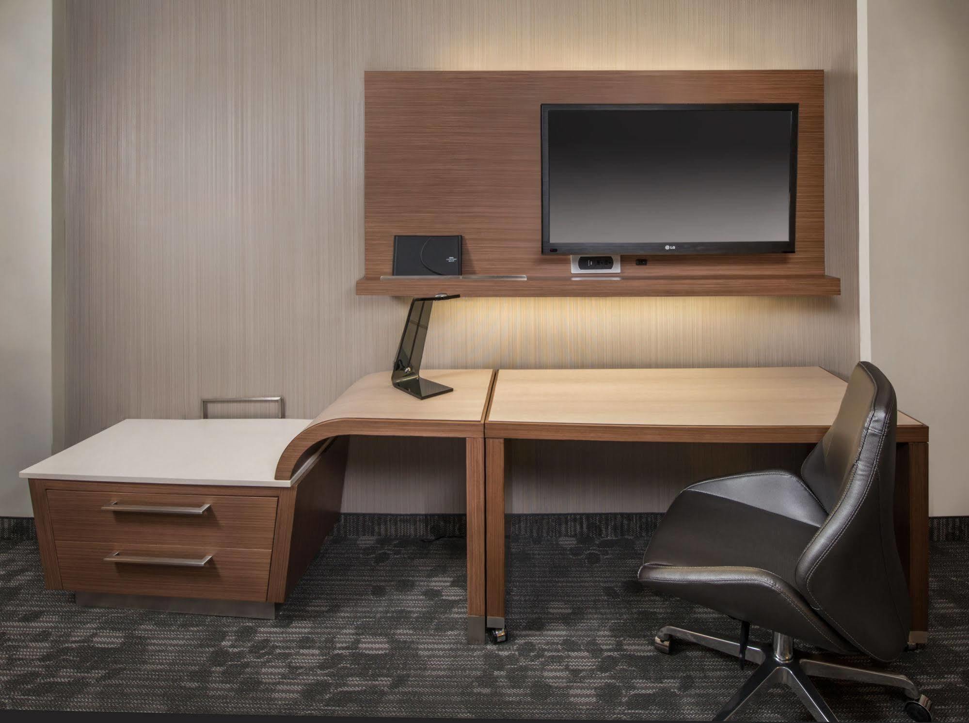 Courtyard By Marriott Lansing Otel Dış mekan fotoğraf